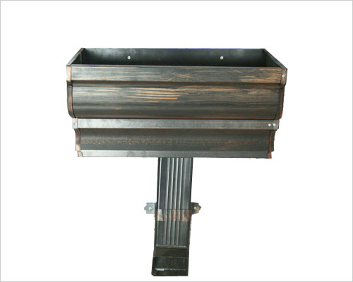 彩鋁落水系統的固定吊件,不僅表面有防腐 氧化處理,而且還有加強筋設計.
