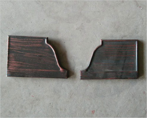 封蓋由鍍鋅板沖壓而成,蓋內澆鑄密封膠,密封效果好.
